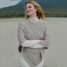 Load image into Gallery viewer, Traditional Irish Women's Supersoft Poncho