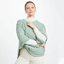 Load image into Gallery viewer, Traditional Irish Women's Supersoft Poncho