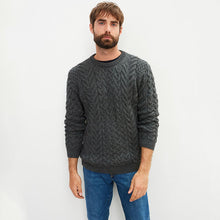 Load image into Gallery viewer, Men's Merino Wool Heavyweight Cable Knit Sweater