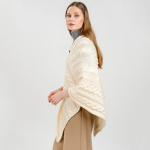 Load image into Gallery viewer, Women's V-Shaped Irish Chunky Cable Poncho