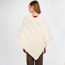 Load image into Gallery viewer, Women's V-Shaped Irish Chunky Cable Poncho