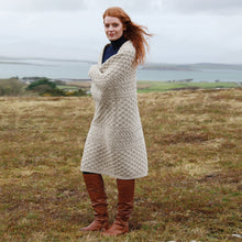 Load image into Gallery viewer, Carraig Donn Traditional Irish Bed Blanket B888 TaraIrishClothing.com