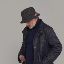Load image into Gallery viewer, Men&#39;s Authentic Irish Wool Cap with Feather
