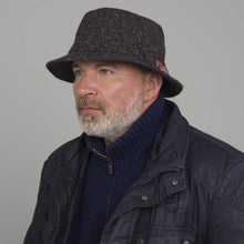 Load image into Gallery viewer, Men&#39;s Authentic Irish Wool Cap with Feather
