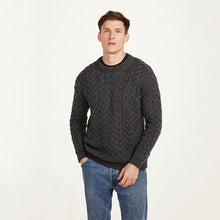 Load image into Gallery viewer, Men&#39;s Merino Wool Heavyweight Cable Knit Sweater
