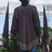 Load image into Gallery viewer, Celtic Knot Irish Ladies Wrap

