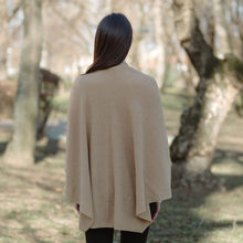 Load image into Gallery viewer, Ladies Lightweight Fine Lambswool Irish Shawl
