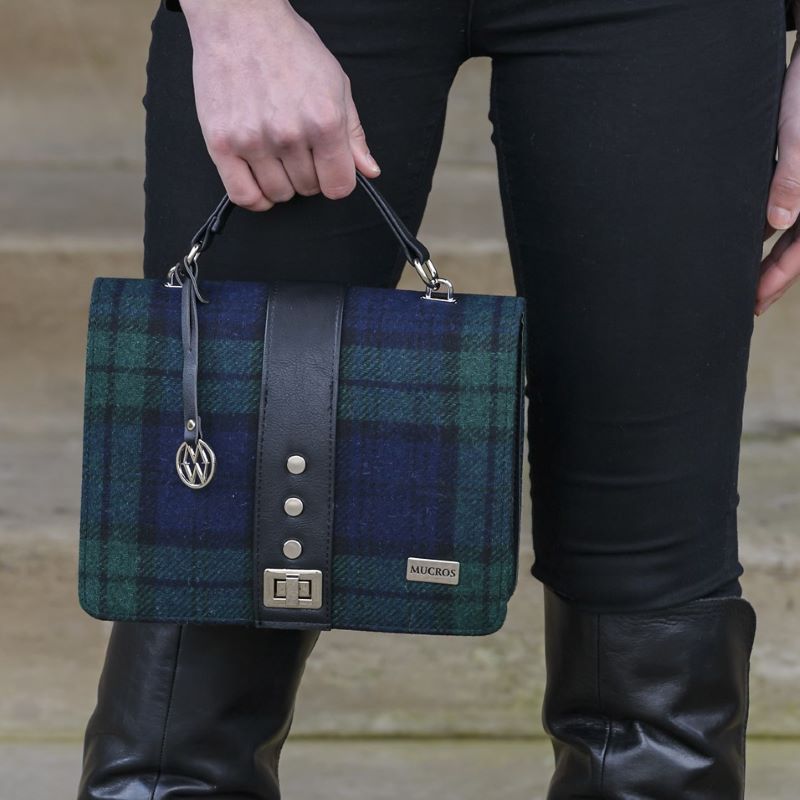 Irish Shoulder Bag With Pockets